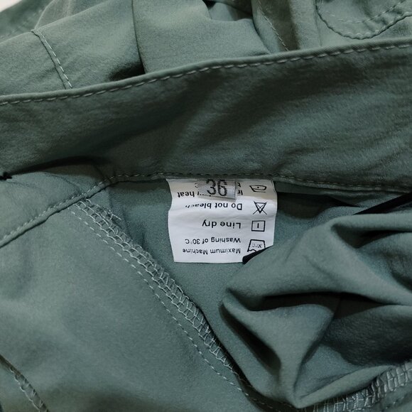 Hiking Cargo Shorts Zippered Front & Cargo Pockets Elastic Waist Women W36 EUC - Picture 7 of 9